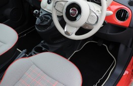 Fiat 500 Lounge, front seat